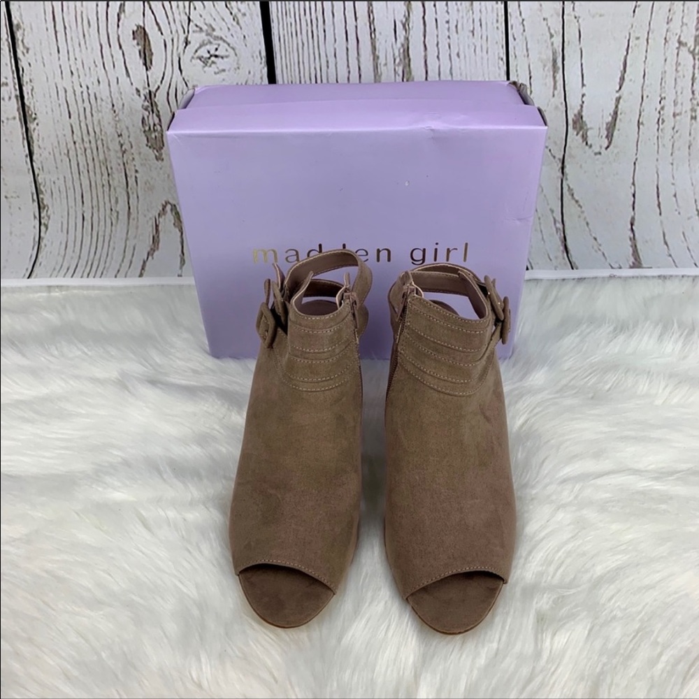 🔥MADDEN GIRL🔥Banquet Faux Suede Dark Taupe Booties 10 NEW In Box - Picture 4 of 6